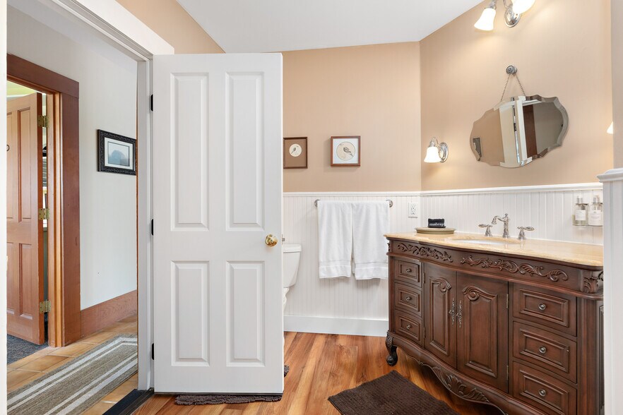 More Photos Of 704 N Main St, Coupeville Hospitality For Sale