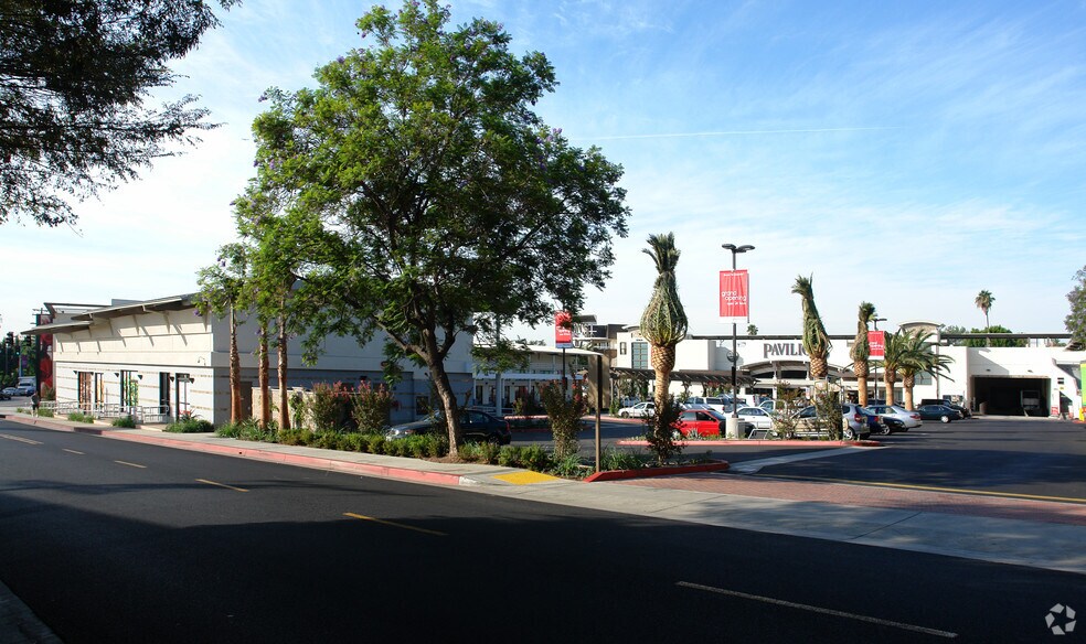 More Photos Of 8951 Santa Monica Blvd, West Hollywood Storefront For Lease