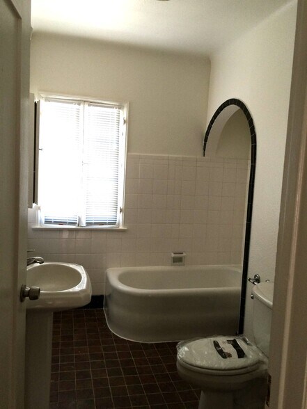 More Photos Of 3 Euclid Ave, Long Beach Multifamily For Sale