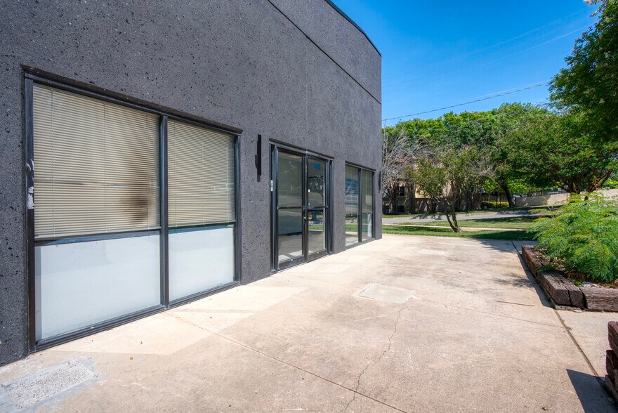More Photos Of 8637 Fredericksburg Rd, San Antonio Storefront Retail Office For Lease