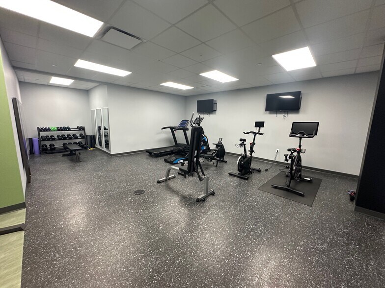 More Photos Of 733 Green Crest Dr, Westerville Research And Development For Lease