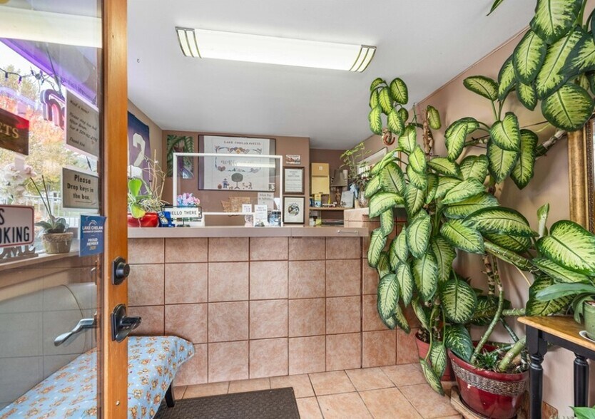 More Photos Of 2044 W Woodin Ave, Chelan Hotel For Sale