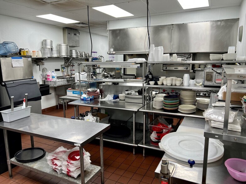 More Photos Of 1701 W Randol Mill Rd, Arlington Unknown For Sale