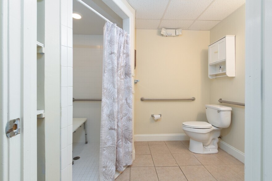 More Photos Of 173 S Lee St, Forsyth Assisted Living For Lease