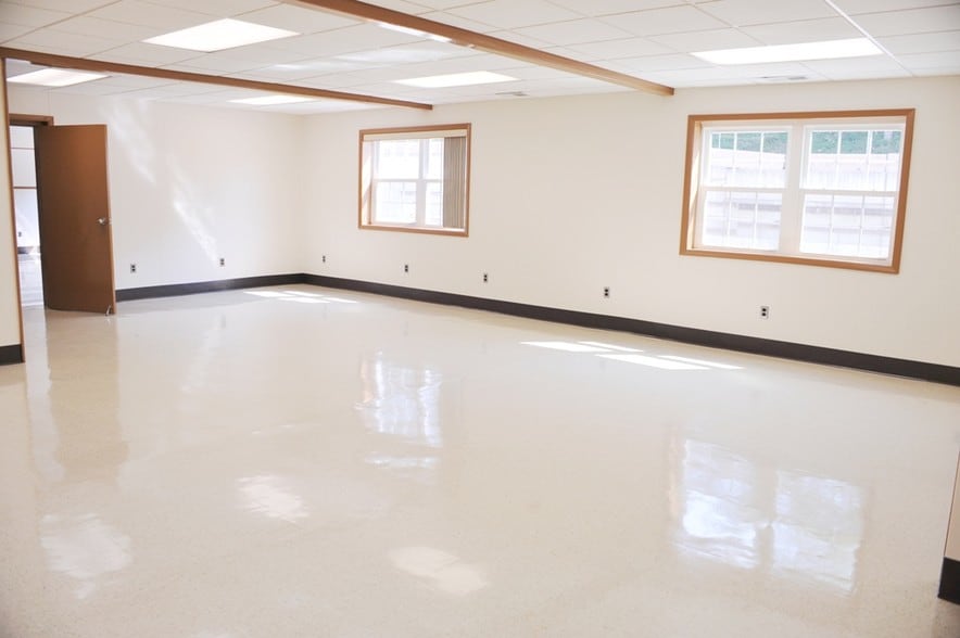 More Photos Of 8100 Mims St, Lorton Distribution For Lease