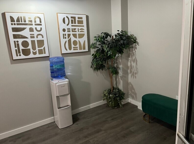 More Photos Of 4310 5th Ave, Marianna Medical For Lease