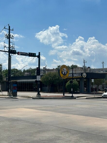 More Photos Of 5300 Kirby Dr, Houston Restaurant For Lease