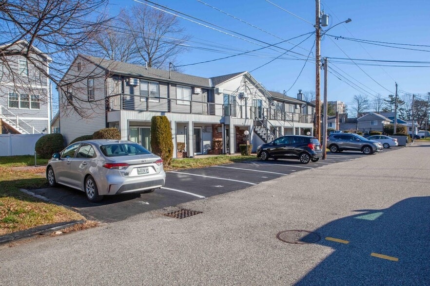 More Photos Of 136 W Grand Ave, Old Orchard Beach Hotel For Sale