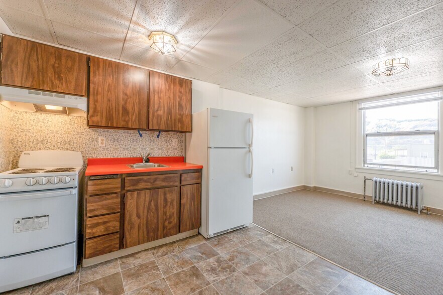 More Photos Of 803-815 SE Stephens St, Roseburg Multifamily For Sale