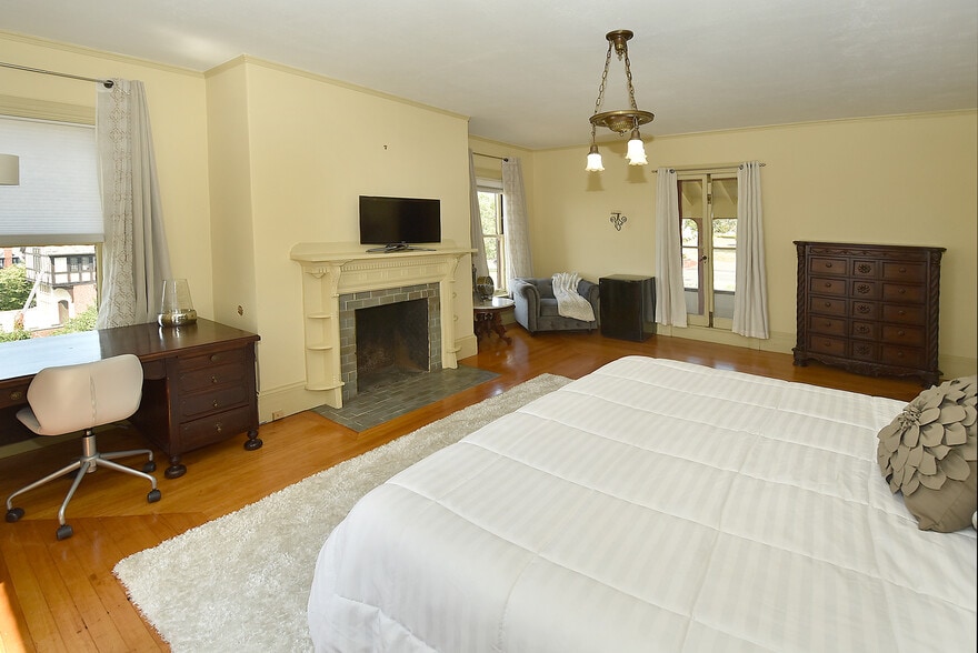 More Photos Of 270 Maple St, Springfield Hospitality For Sale