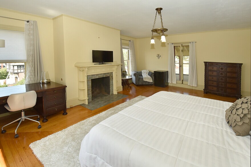 More Photos Of 270 Maple St, Springfield Hospitality For Sale
