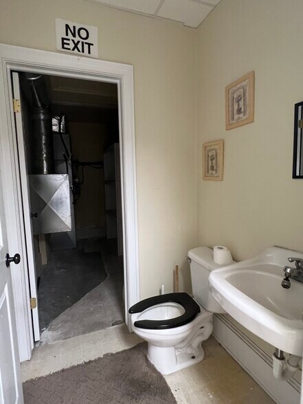 More Photos Of 2737-2739 Cleveland St, Elloree Storefront Retail Office For Sale