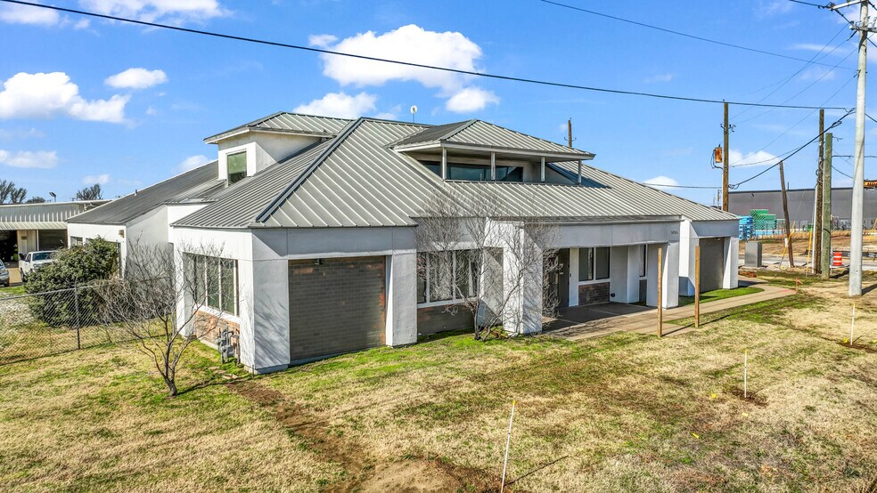 More Photos Of 5450 E Loop 820 S, Fort Worth Loft Creative Space For Sale