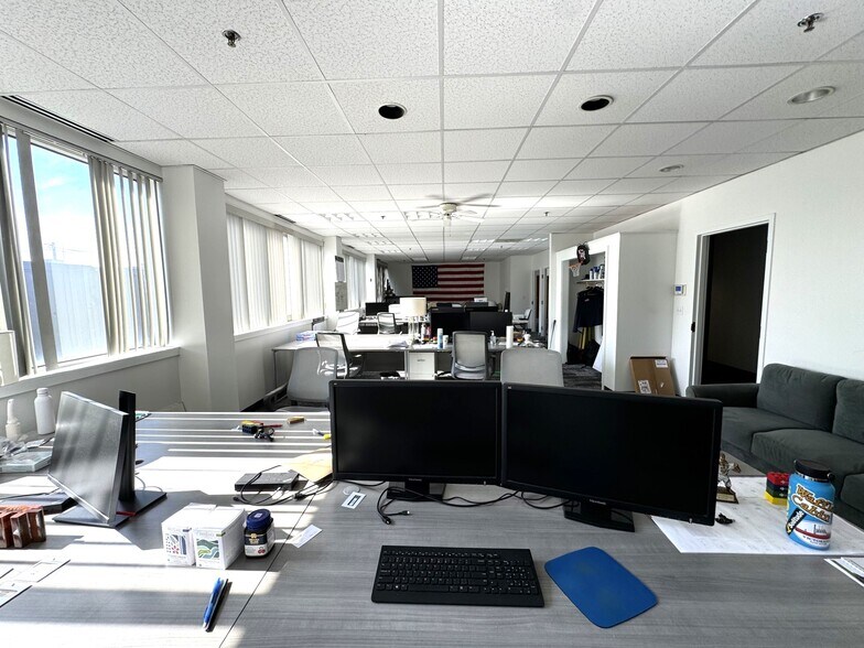 More Photos Of 4 Betty St, Everett Flex For Lease