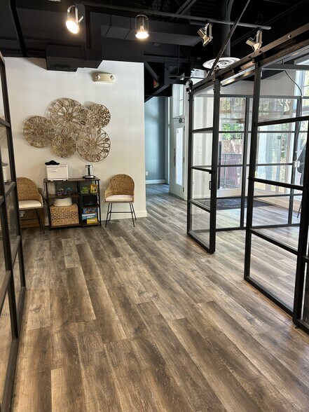 More Photos Of 111 Church St NW, Vienna Storefront Retail Office For Lease