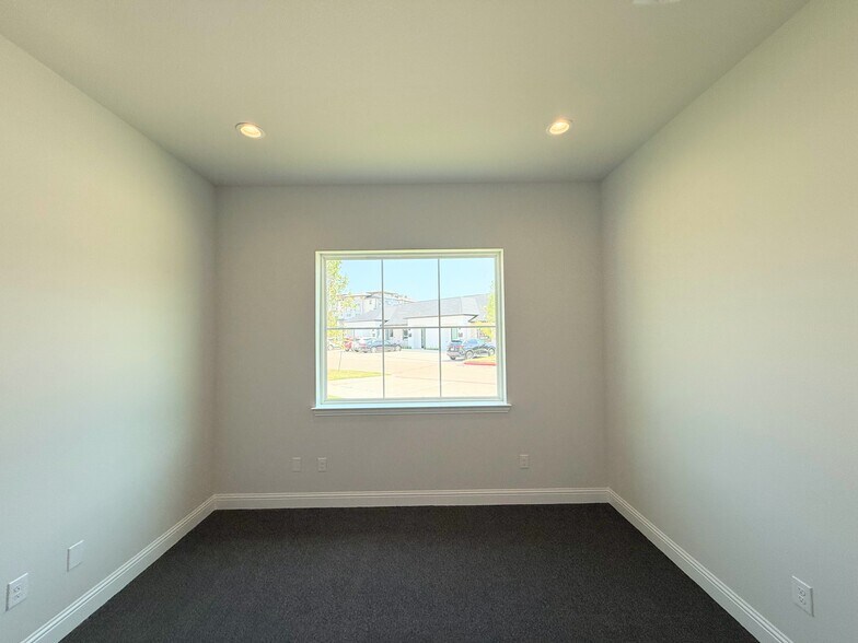 More Photos Of 6000 Alma Rd, McKinney Unknown For Lease