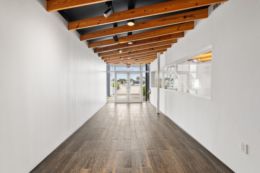 More Photos Of 3075 NW South River Dr, Miami Storefront Retail Office For Lease