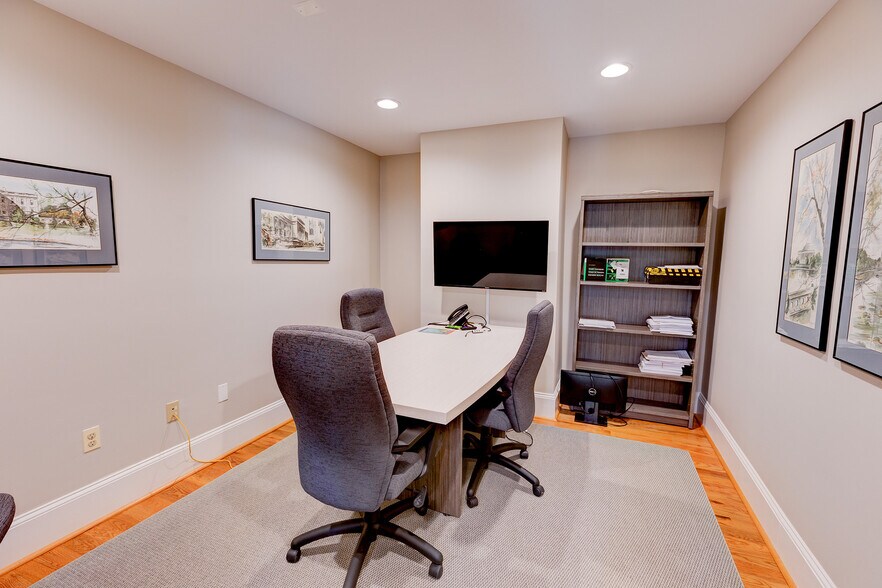 More Photos Of 400 W Pennsylvania Ave, Towson Office For Sale