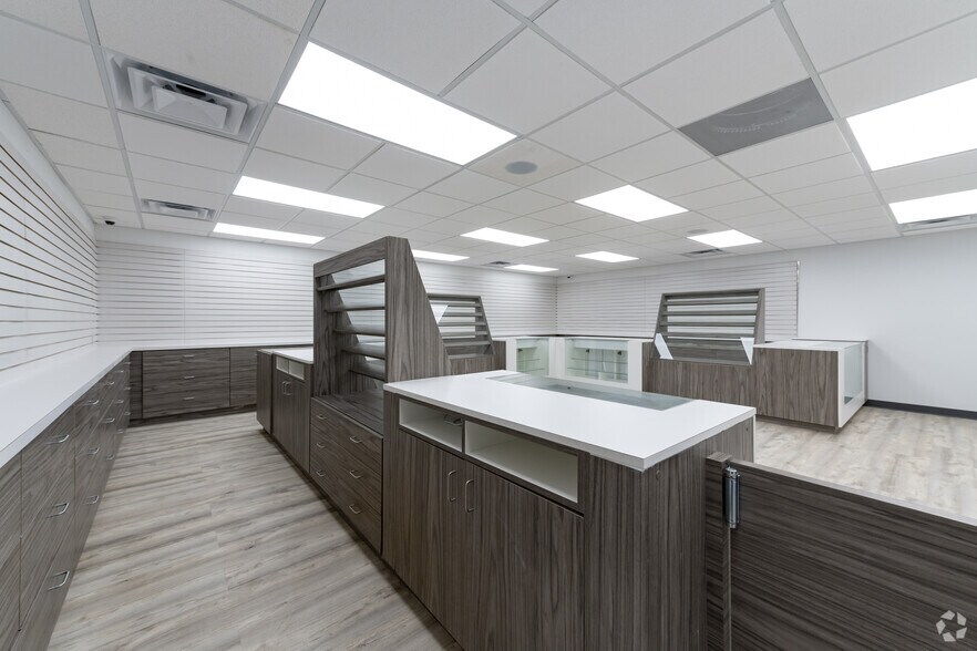 More Photos Of 190 20th St N, Battle Creek Freestanding For Sale