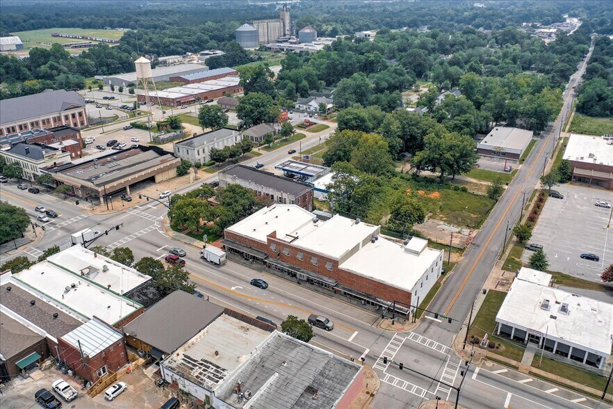 More Photos Of 114 W 6th St, Waynesboro Showroom For Sale