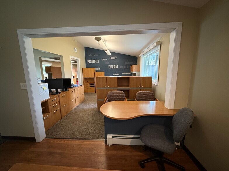 More Photos Of 870 Summit Ave, Oconomowoc Office For Sale