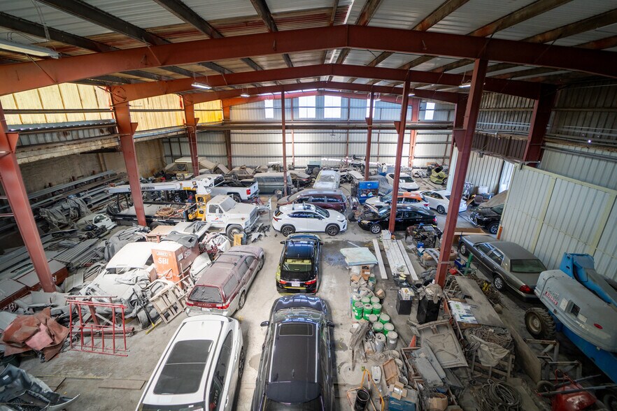 More Photos Of 2751 Lynwood Rd, Lynwood Industrial For Sale