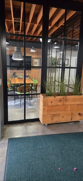 More Photos Of 5055 Exposition Blvd, Los Angeles Loft Creative Space For Lease