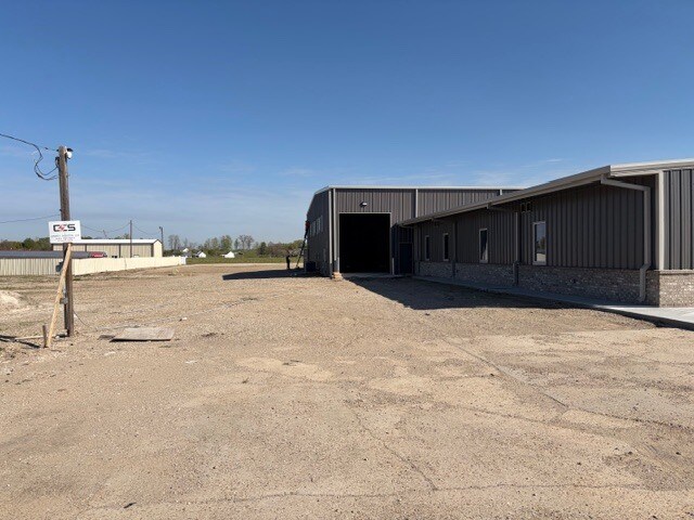 More Photos Of 1534 US-190, Port Allen Industrial For Lease