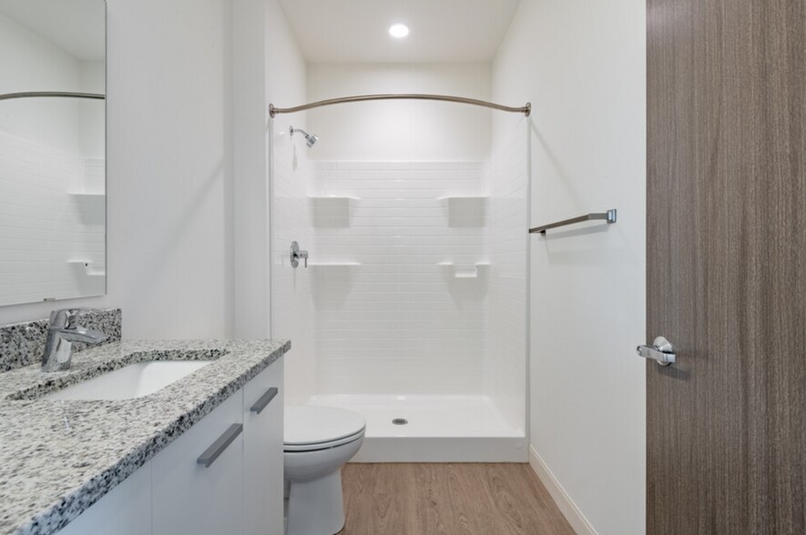 More Photos Of 211 W Mineral St, Milwaukee Apartments For Lease