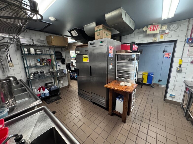 More Photos Of 2115 W Main St, St Charles Restaurant For Lease