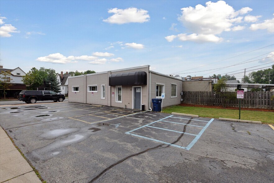 More Photos Of 1000 N Johnson St, Bay City Medical For Sale