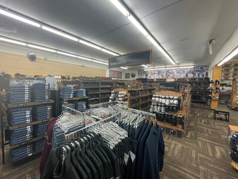 More Photos Of 727 N Federal Blvd, Riverton General Retail For Sale