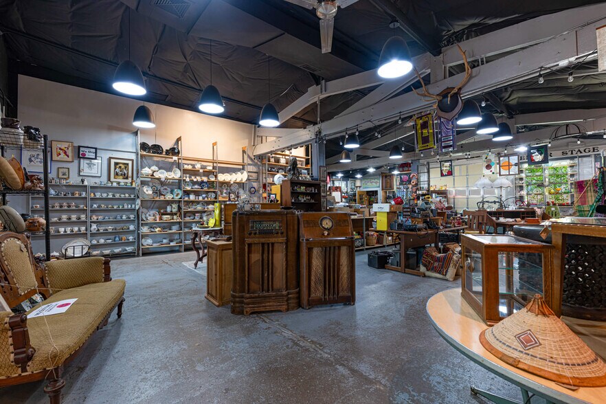 More Photos Of 136-138 Dayton St, Yellow Springs Storefront For Sale