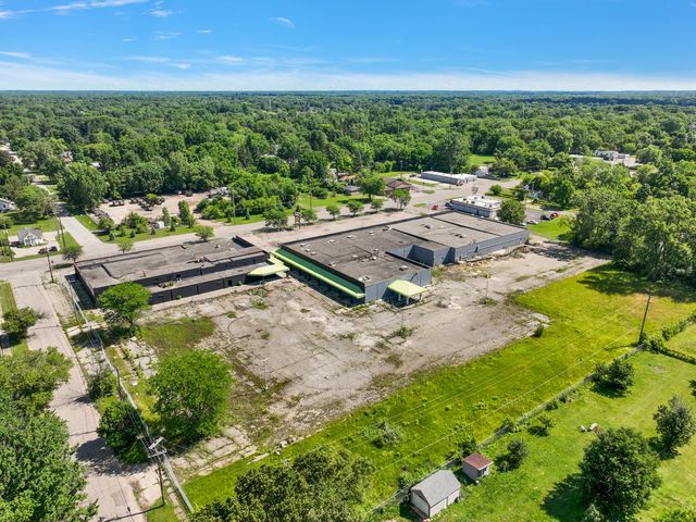 More Photos Of 3402 Richfield Rd, Flint Freestanding For Lease