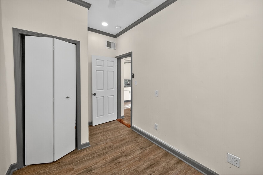 More Photos Of 102 W High St, Lexington General Retail For Sale