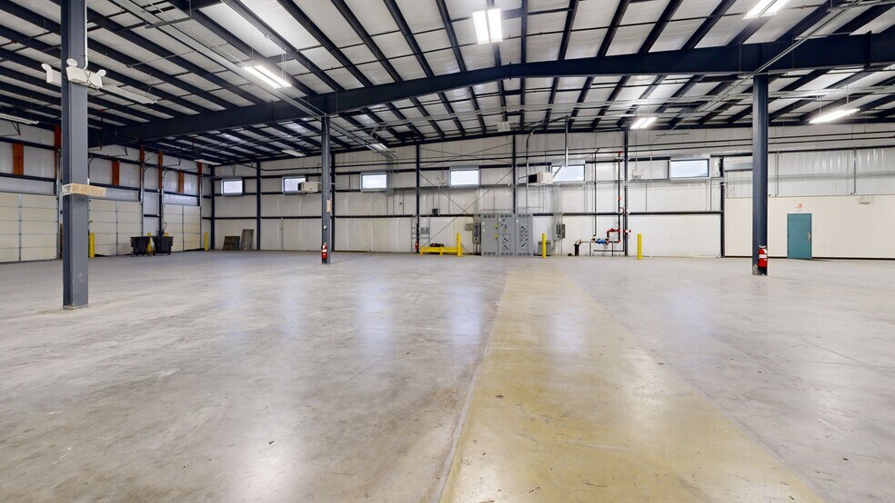 More Photos Of 3650 W Industrial Dr, Louisiana Manufacturing For Sale
