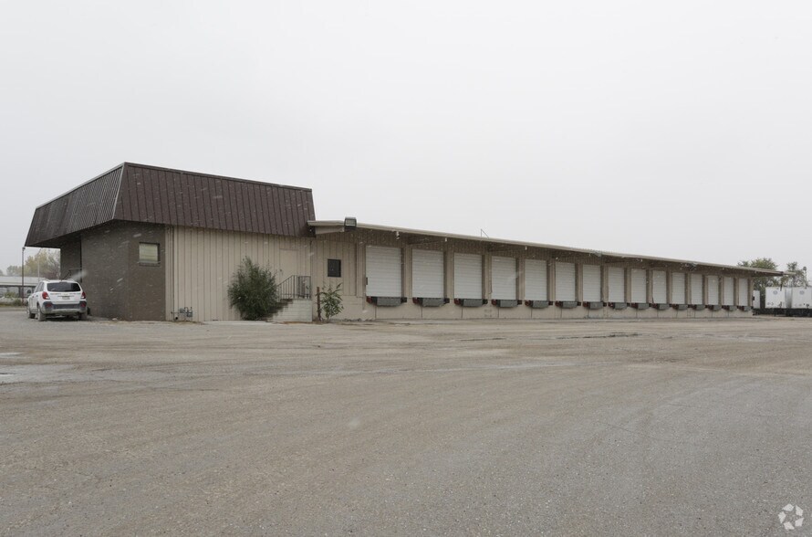 Primary Photo Of 3750 Fairbanks Ave, Kansas City Truck Terminal For Lease
