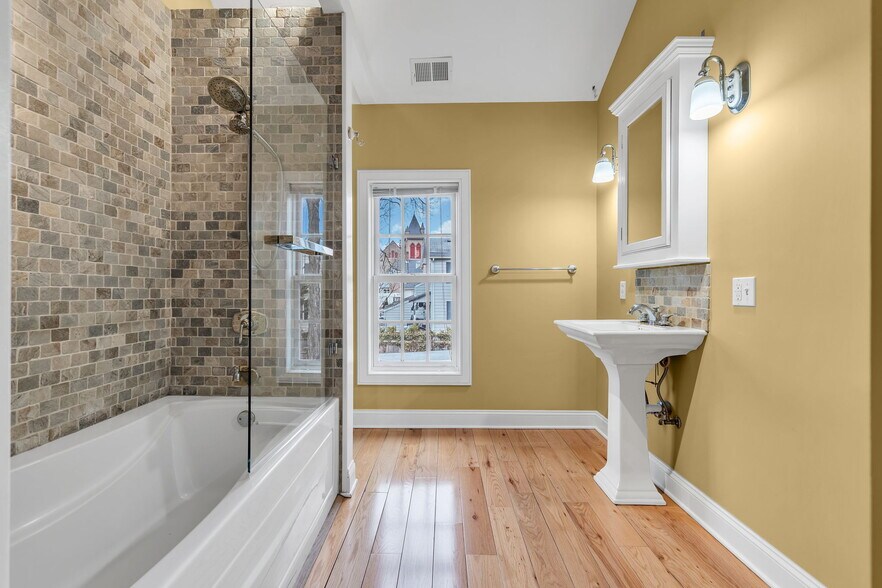 More Photos Of 137 Stockton St, Hightstown Flex For Sale