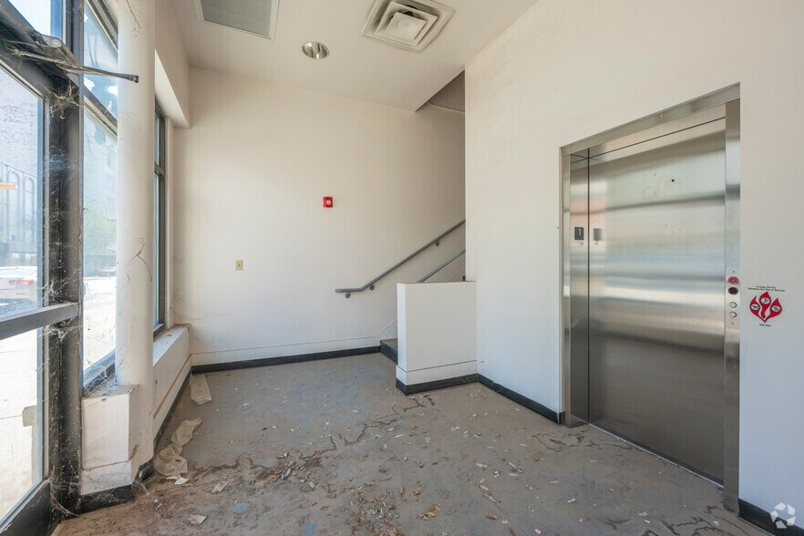 More Photos Of 201-205 N Mesa St, El Paso Storefront Retail Office For Lease