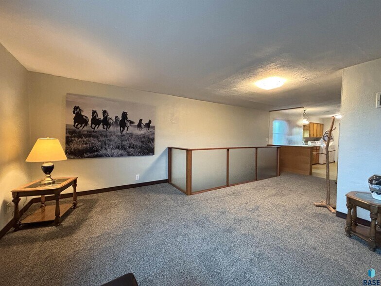 More Photos Of 118 N Broadway Ave, Miller General Retail For Sale