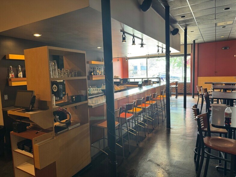 More Photos Of 22914 Woodward Ave, Ferndale Storefront For Lease