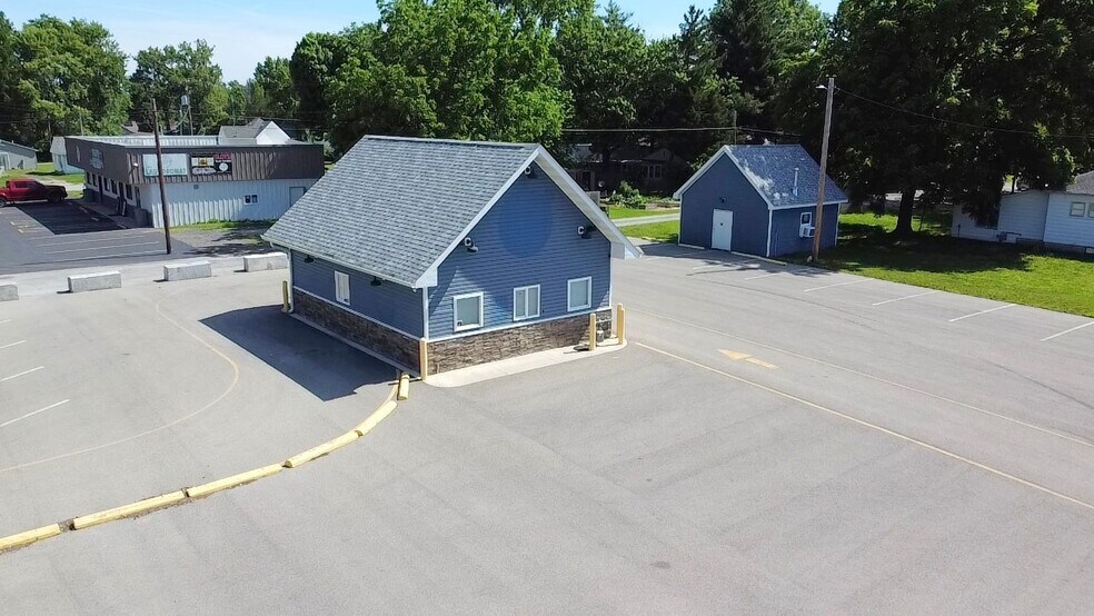 More Photos Of 102 N Park St, Sesser Restaurant For Sale