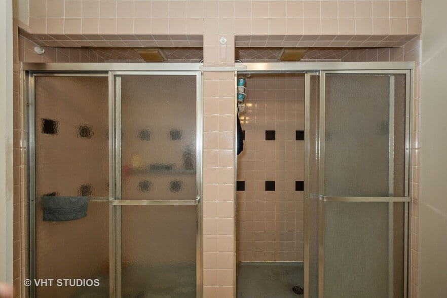 More Photos Of 1165 E 54th Pl, Chicago Sorority Fraternity House For Sale