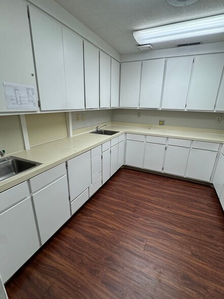 More Photos Of 2320 Cosgrove Ave, North Charleston Office Residential For Sale