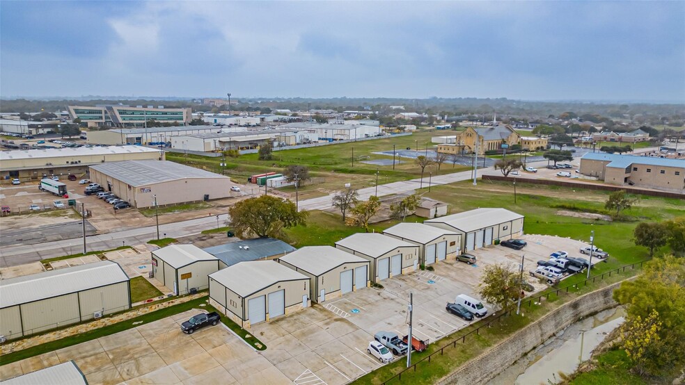 More Photos Of 132 N Grants Ln, White Settlement Flex For Sale