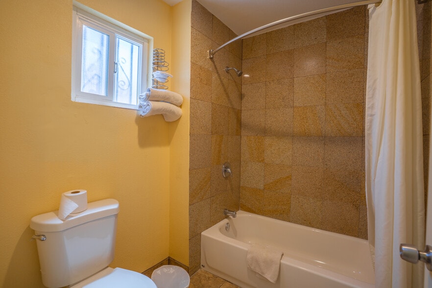 More Photos Of 839 W Pacheco Blvd, Los Banos Hotel For Sale