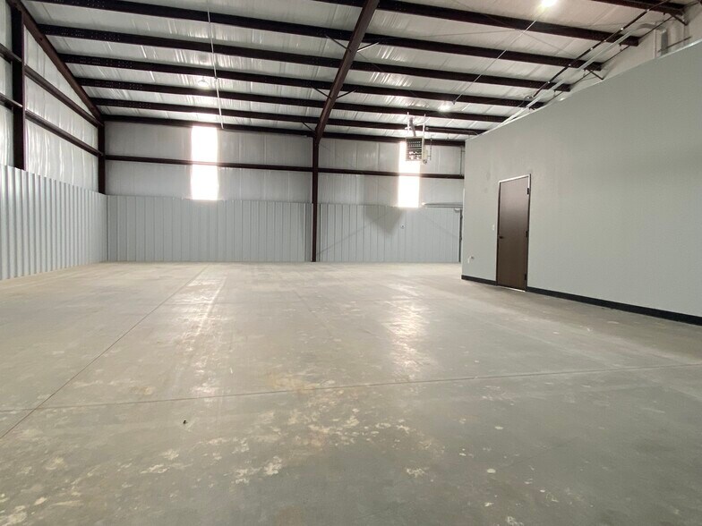 More Photos Of 7605 NW 79th Pl, Oklahoma City Industrial For Lease