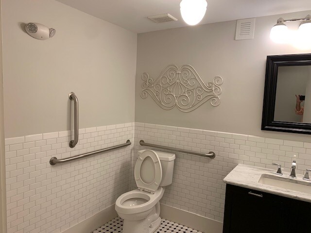 More Photos Of 1814 Euclid Ave, Charlotte Office For Lease