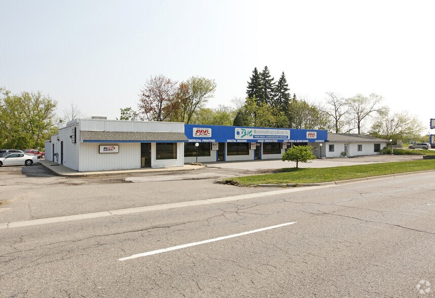 More Photos Of 7475 W Grand River Rd, Brighton Freestanding For Sale