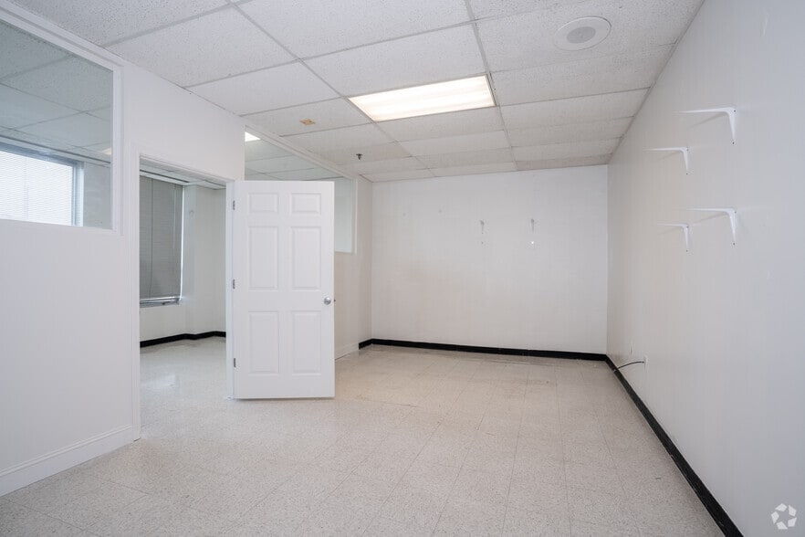 More Photos Of 1461-1477 Highway 20 W, McDonough Warehouse For Lease